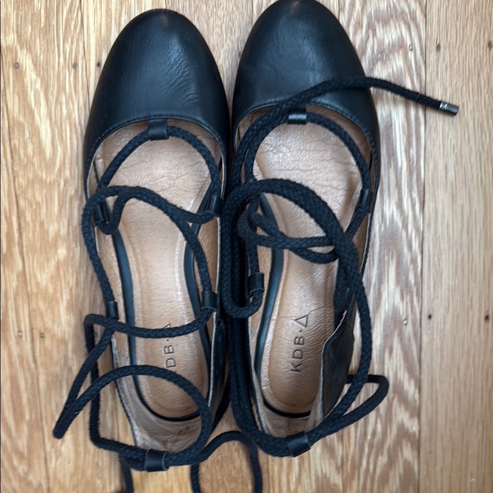 Kelsi Dagger Black Flats - Picture 2 of 6